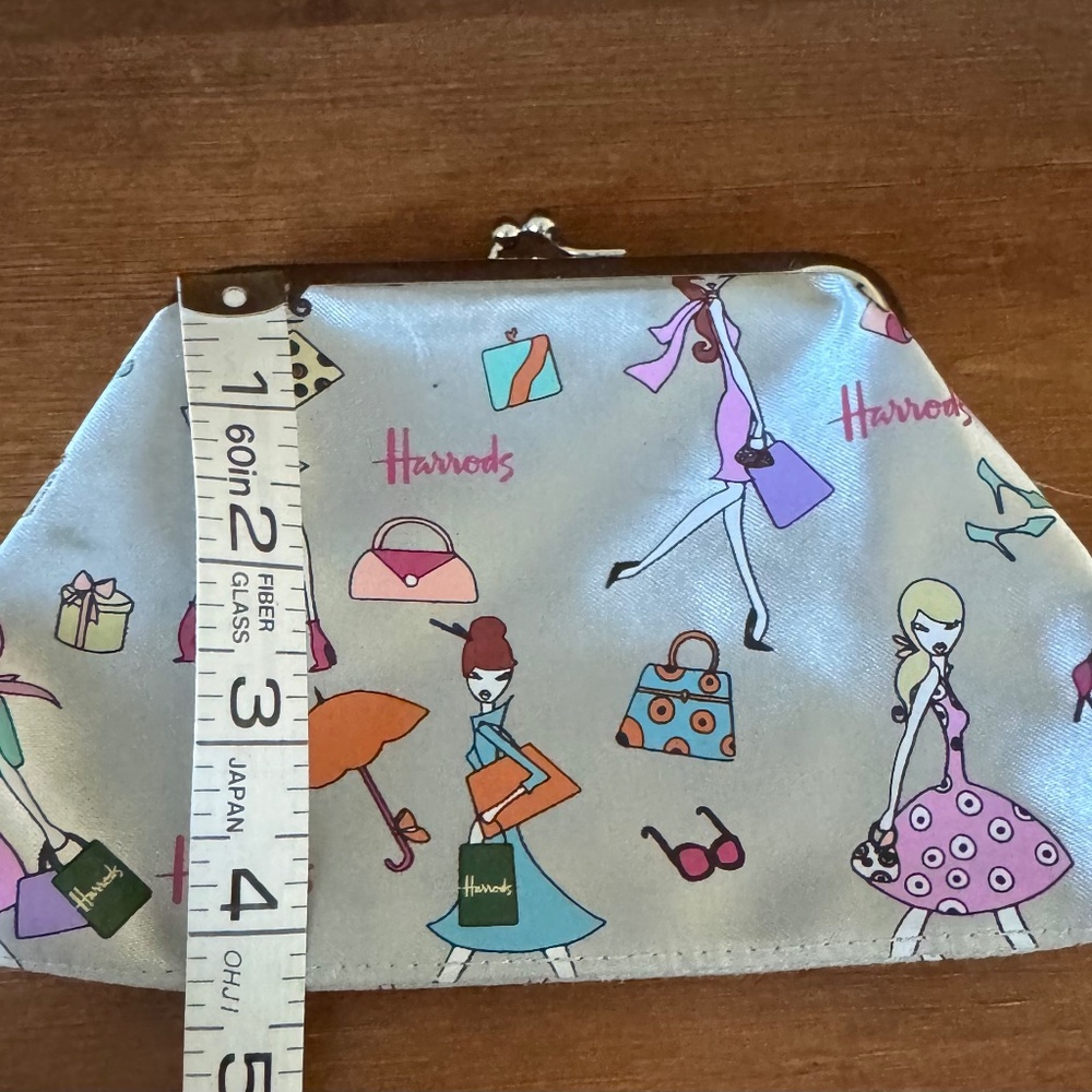 Limited edition collector's item Harrods pouch pattern by Lo Cole. new with tags - Picture 4 of 6